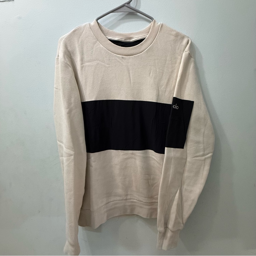ALO Yoga Men's Cream and Black Sweater